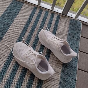 HOKA CLIFTON 9 - WOMEN'S - SIZE 8.5 WIDE - WHITE